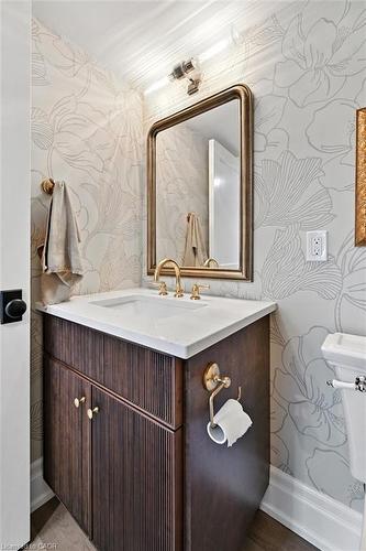 112 Chedoke Avenue, Hamilton, ON - Indoor Photo Showing Bathroom