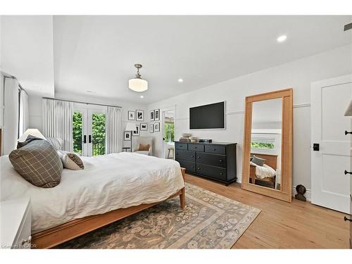 112 Chedoke Avenue, Hamilton, ON - Indoor Photo Showing Bedroom