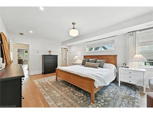 112 Chedoke Avenue, Hamilton, ON - Indoor Photo Showing Bedroom