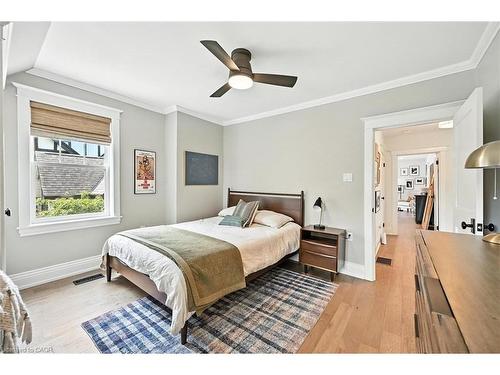 112 Chedoke Avenue, Hamilton, ON - Indoor Photo Showing Bedroom