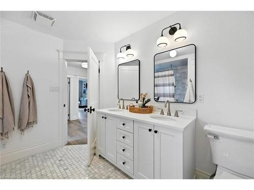 112 Chedoke Avenue, Hamilton, ON - Indoor Photo Showing Bathroom