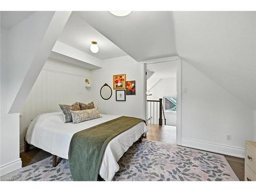 112 Chedoke Avenue, Hamilton, ON - Indoor Photo Showing Bedroom