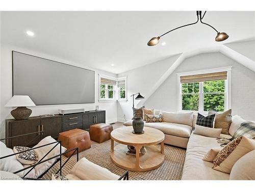 112 Chedoke Avenue, Hamilton, ON - Indoor Photo Showing Living Room