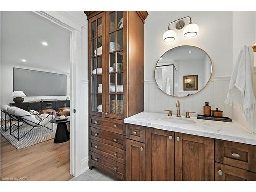 112 Chedoke Avenue, Hamilton, ON - Indoor Photo Showing Bathroom