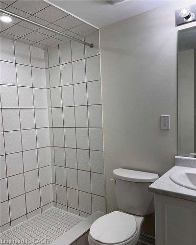 51-383 Dundas Street E, Hamilton, ON - Indoor Photo Showing Bathroom