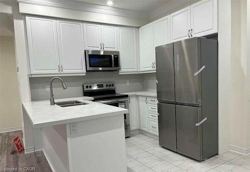51-383 Dundas Street E, Hamilton, ON - Indoor Photo Showing Kitchen With Double Sink With Upgraded Kitchen
