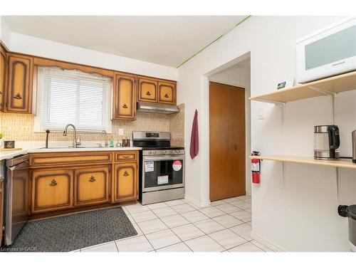55 Ramblewood Way, Kitchener, ON - Indoor Photo Showing Kitchen