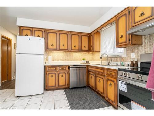 55 Ramblewood Way, Kitchener, ON - Indoor Photo Showing Kitchen