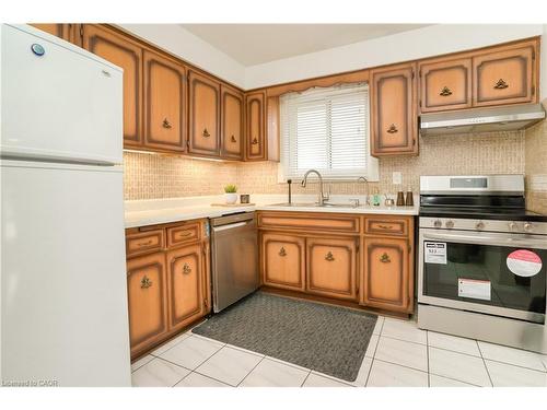 55 Ramblewood Way, Kitchener, ON - Indoor Photo Showing Kitchen