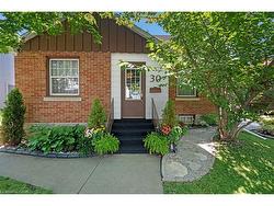 30 Centre Street  Cambridge, ON N1R 4E5