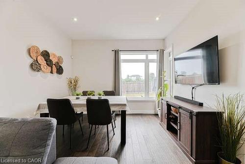 15-35 Midhurst Heights, Hamilton, ON - Indoor Photo Showing Dining Room