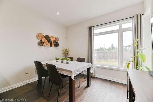15-35 Midhurst Heights, Hamilton, ON - Indoor Photo Showing Dining Room