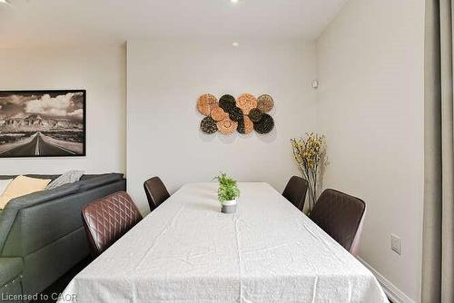 15-35 Midhurst Heights, Hamilton, ON - Indoor Photo Showing Dining Room