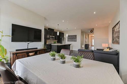 15-35 Midhurst Heights, Hamilton, ON - Indoor Photo Showing Dining Room