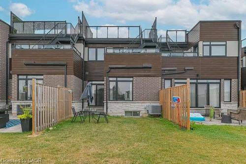 15-35 Midhurst Heights, Hamilton, ON - Outdoor