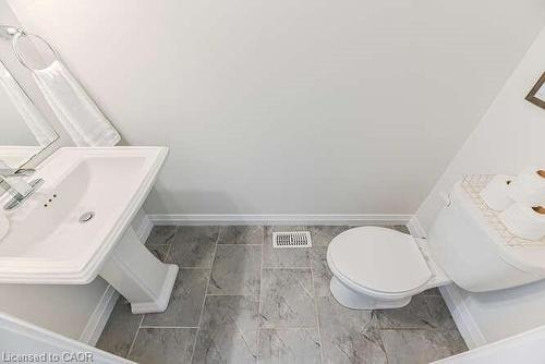 15-35 Midhurst Heights, Hamilton, ON - Indoor Photo Showing Bathroom