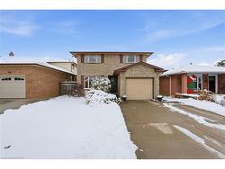 121 Parkwood Crescent  Hamilton, ON L8V 4Z6