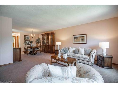 1447 Reynolds Avenue, Burlington, ON - Indoor Photo Showing Living Room