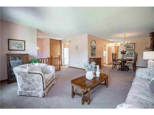 1447 Reynolds Avenue, Burlington, ON - Indoor Photo Showing Living Room