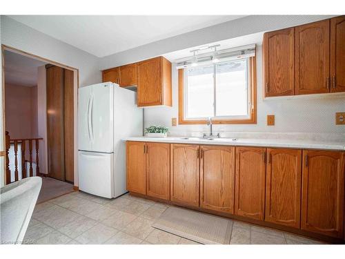 1447 Reynolds Avenue, Burlington, ON - Indoor Photo Showing Kitchen