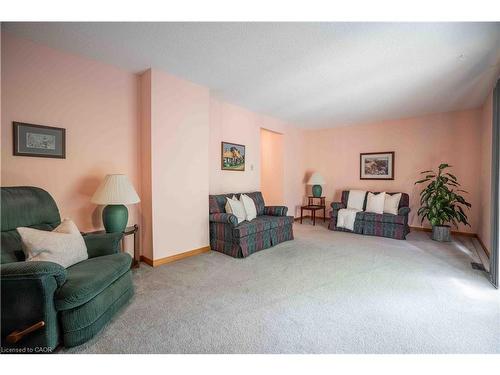 1447 Reynolds Avenue, Burlington, ON - Indoor Photo Showing Living Room