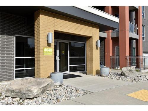 4040 Upper Middle Road, Burlington, ON - Outdoor