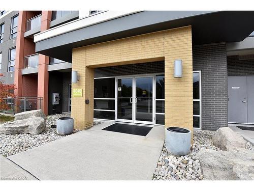 4040 Upper Middle Road, Burlington, ON - Outdoor