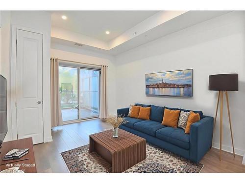 4040 Upper Middle Road, Burlington, ON - Indoor Photo Showing Living Room