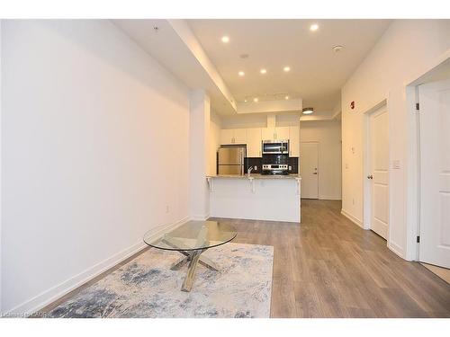 4040 Upper Middle Road, Burlington, ON - Indoor Photo Showing Kitchen