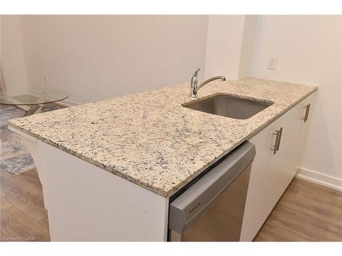 4040 Upper Middle Road, Burlington, ON - Indoor Photo Showing Kitchen
