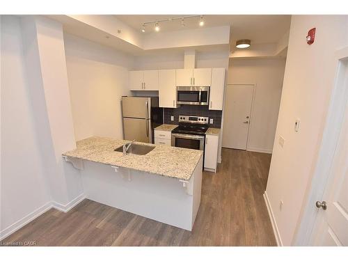 4040 Upper Middle Road, Burlington, ON - Indoor Photo Showing Kitchen