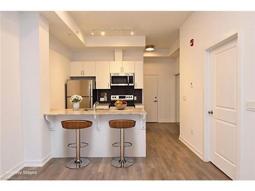 4040 Upper Middle Road, Burlington, ON - Indoor Photo Showing Kitchen