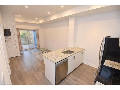 4040 Upper Middle Road, Burlington, ON - Indoor Photo Showing Kitchen