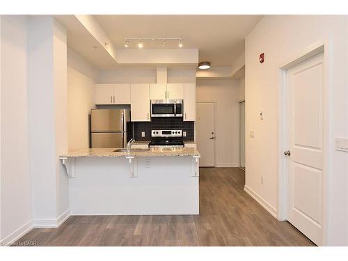 4040 Upper Middle Road, Burlington, ON - Indoor Photo Showing Kitchen
