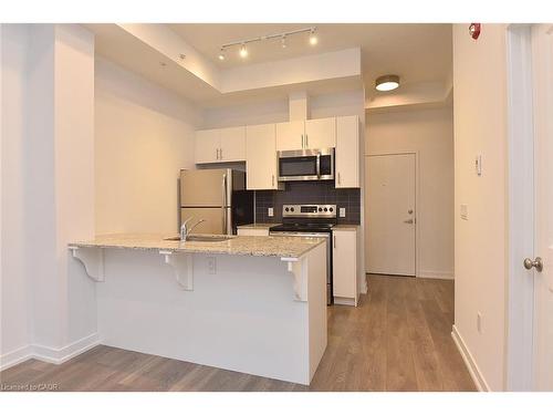 4040 Upper Middle Road, Burlington, ON - Indoor Photo Showing Kitchen