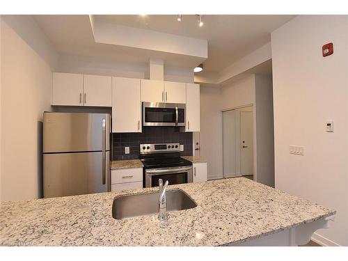 4040 Upper Middle Road, Burlington, ON - Indoor Photo Showing Kitchen