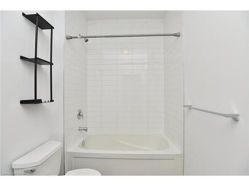4040 Upper Middle Road, Burlington, ON - Indoor Photo Showing Bathroom