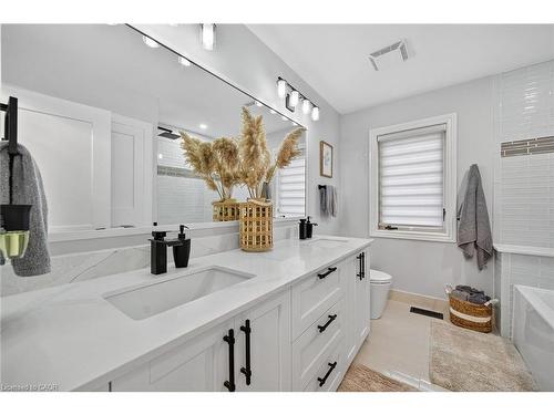 397 Caithness Street E, Caledonia, ON - Indoor Photo Showing Bathroom