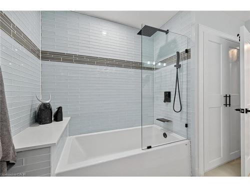 397 Caithness Street E, Caledonia, ON - Indoor Photo Showing Bathroom