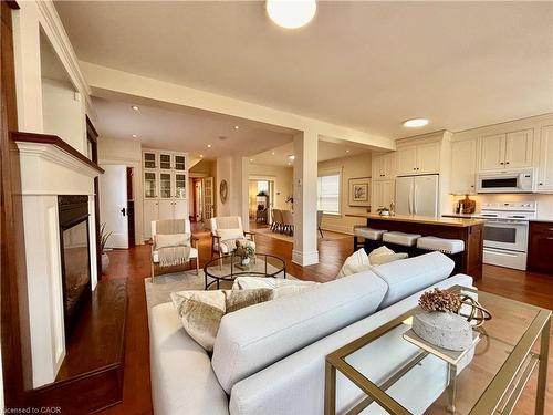 34 Menno Street, Waterloo, ON - Indoor Photo Showing Living Room