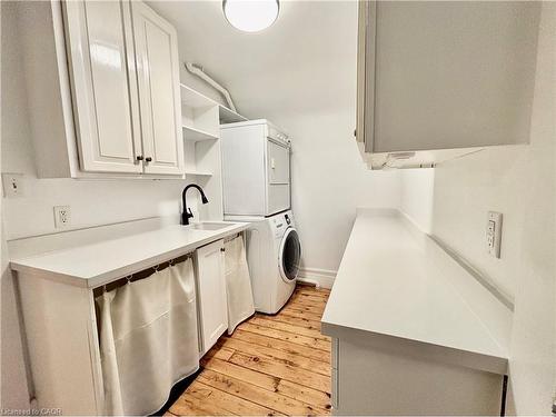 34 Menno Street, Waterloo, ON - Indoor Photo Showing Laundry Room