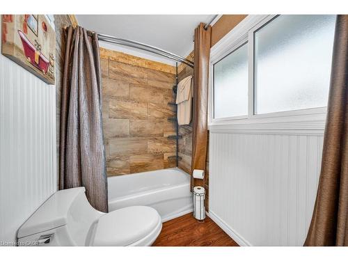 117 Sunrise Drive, Hamilton, ON - Indoor Photo Showing Bathroom