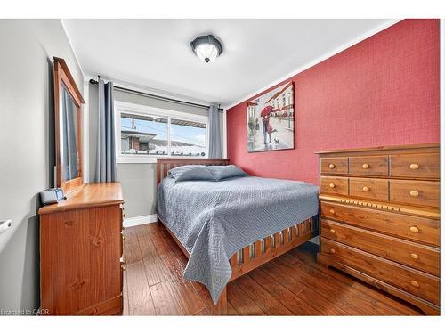 117 Sunrise Drive, Hamilton, ON - Indoor Photo Showing Bedroom