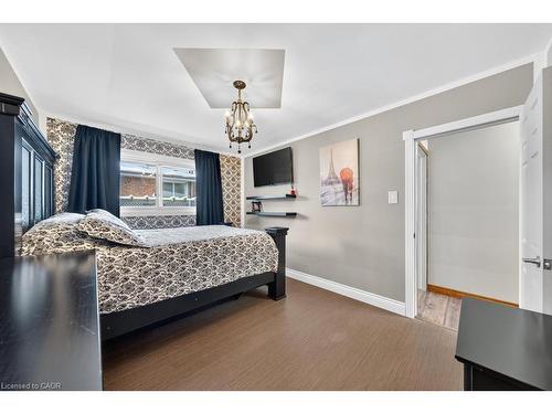 117 Sunrise Drive, Hamilton, ON - Indoor Photo Showing Bedroom
