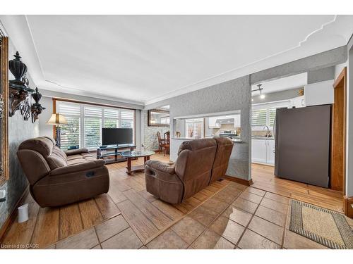 117 Sunrise Drive, Hamilton, ON - Indoor Photo Showing Living Room