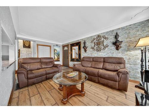 117 Sunrise Drive, Hamilton, ON - Indoor Photo Showing Living Room