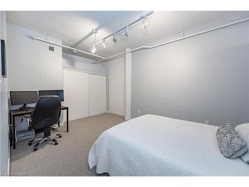 120 Jackson Street W, Hamilton, ON - Indoor Photo Showing Bedroom