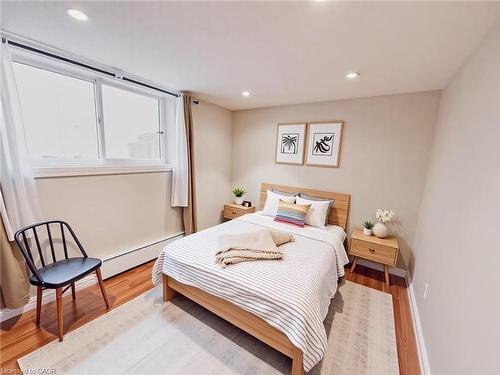 1-26 Woodfern Court, Kitchener, ON - Indoor Photo Showing Bedroom