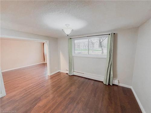 1-26 Woodfern Court, Kitchener, ON - Indoor Photo Showing Other Room