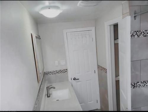 1-26 Woodfern Court, Kitchener, ON - Indoor Photo Showing Bathroom